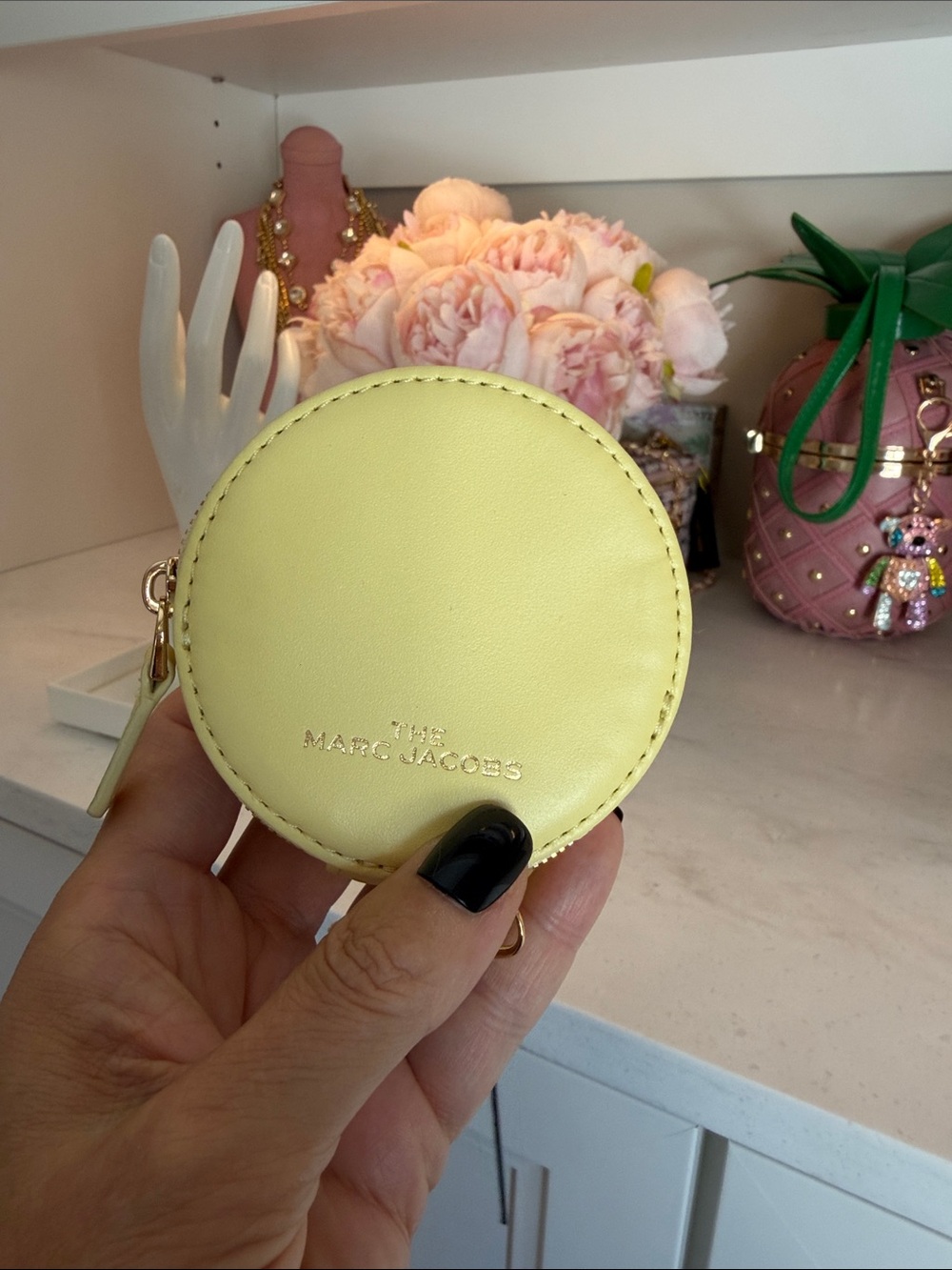 Gorgeous Marc Jacobs NWT pastel yellow Round Coin Pouch Mini Round Bag w chain - Picture 5 of 13